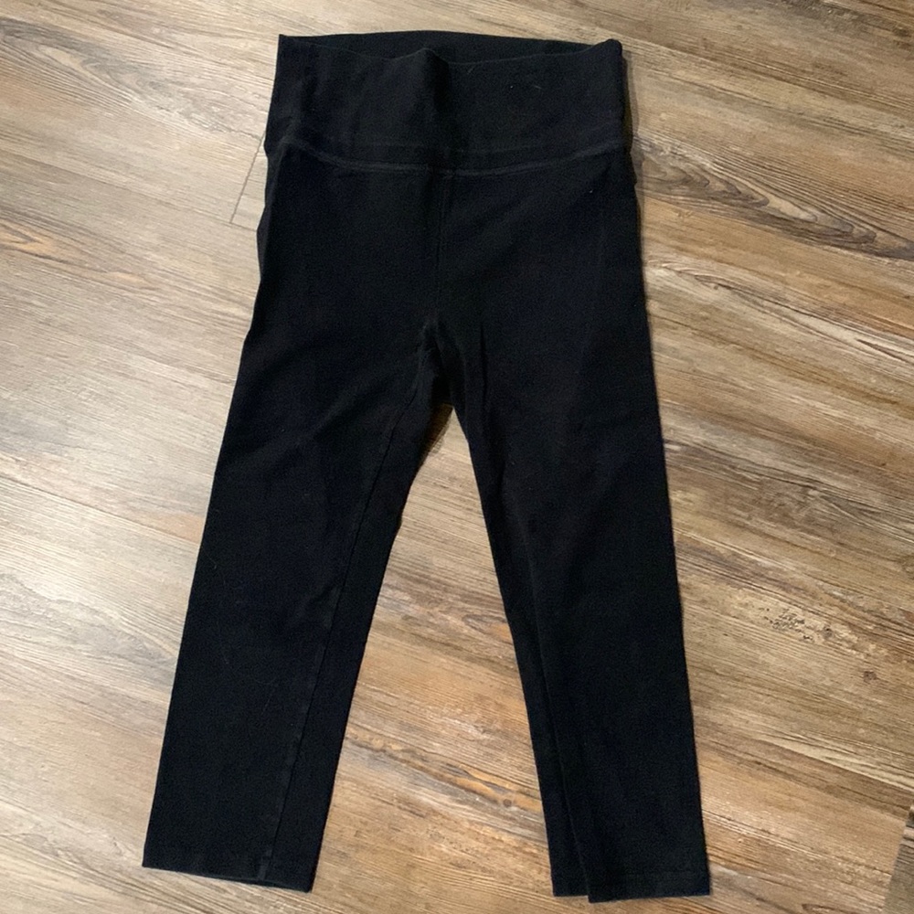 Old navy active women’s black high waisted size small 3/4 length leggings